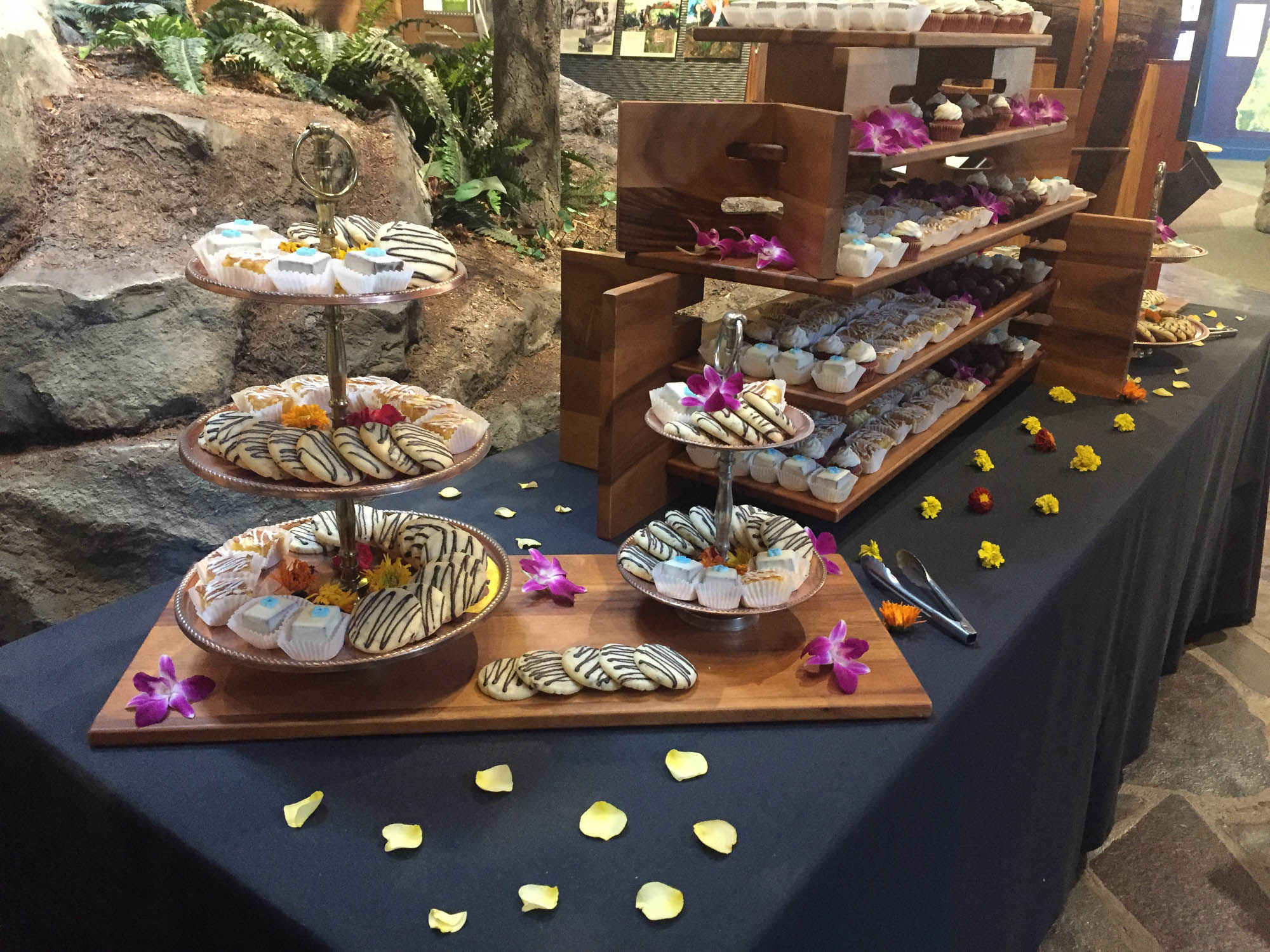 catered-deserts-on-table
