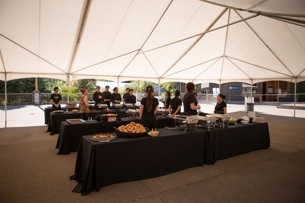 catering_plaza_with_people