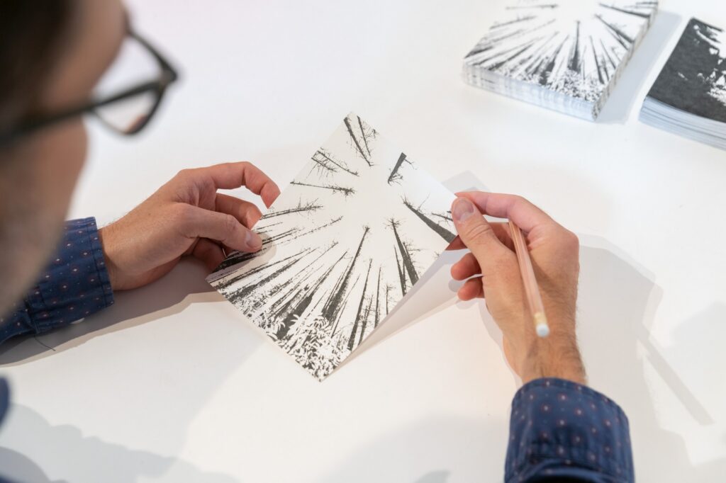 obscurity-exhibit-artist-drawing