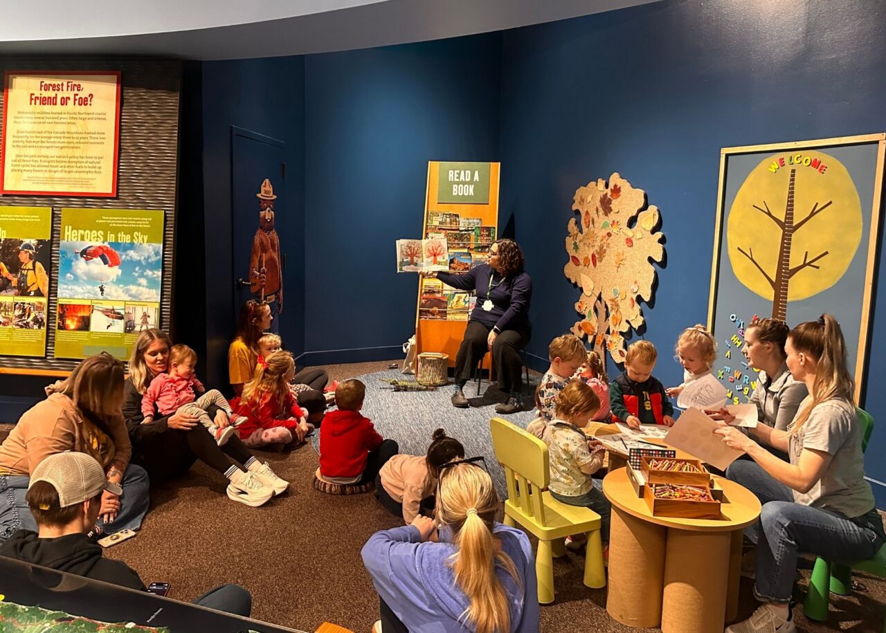 woman reading books to kids.