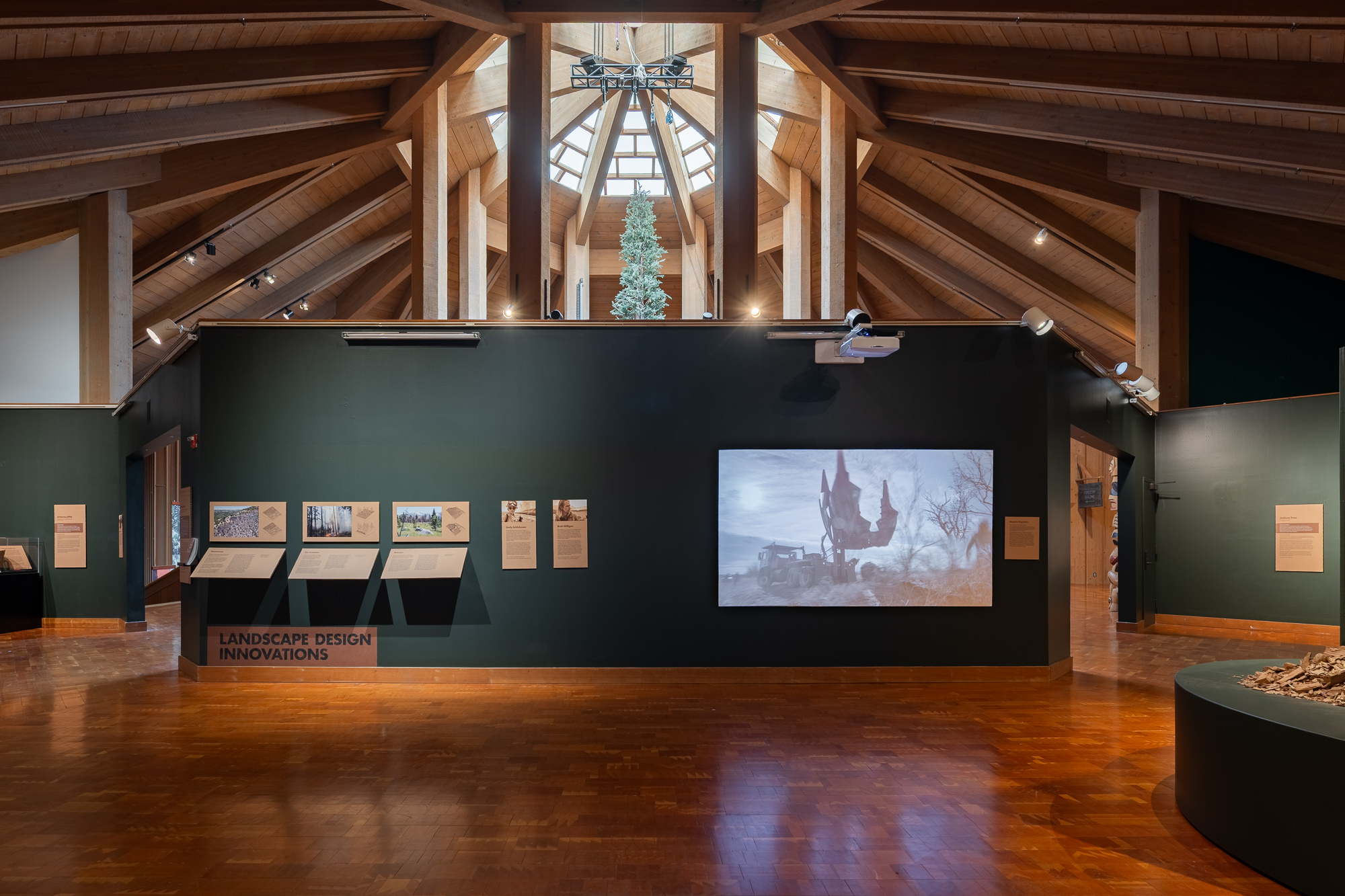 wide_gallery_shot_with_tree_and_panels_fhti